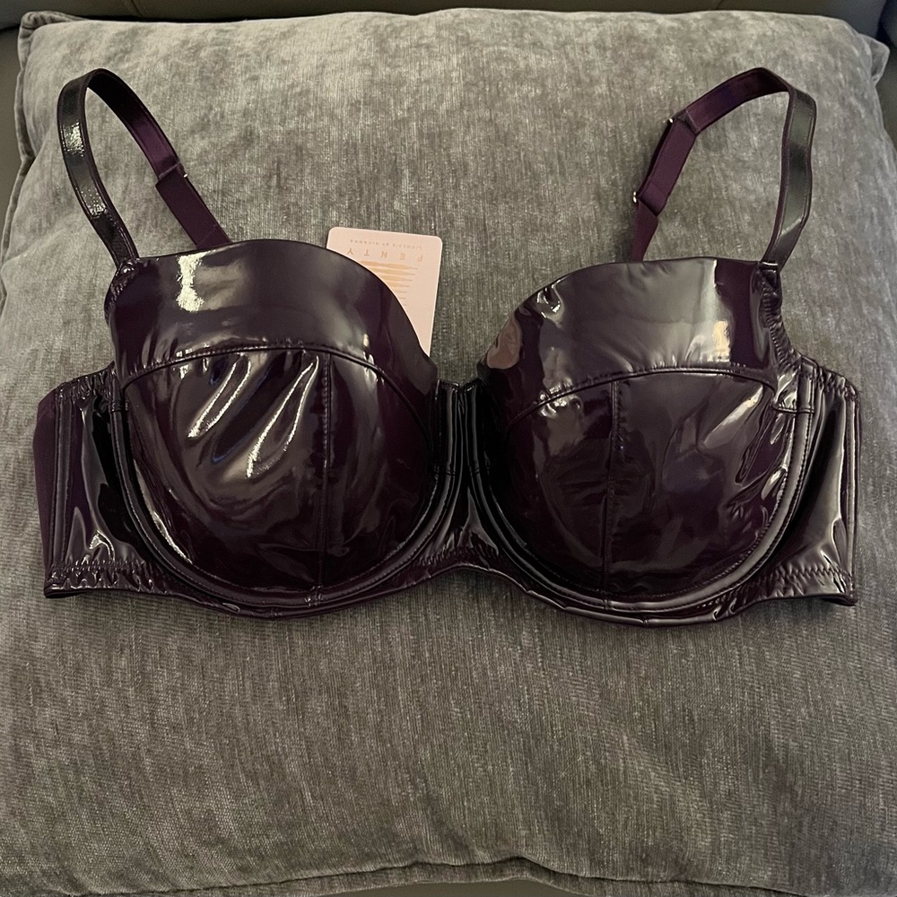 💜🐝 My Valentine!💜 Savage X Fenty Glossy Dark Purple Bra